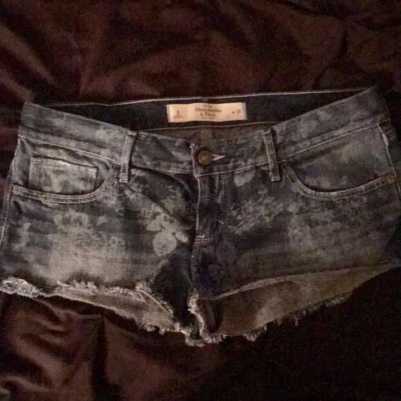 A&F Jean Short Shorts (Flower Print) - Picture 7 of 7